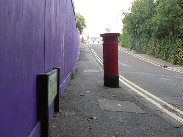 Bournemouth: purple wall in Tregonwell Road