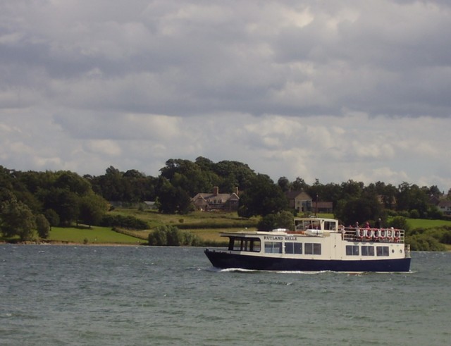 The Rutland Belle passes by