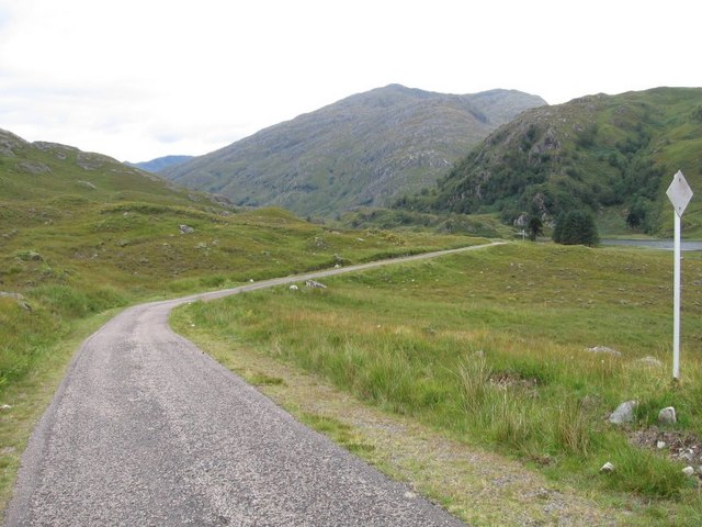Section of road south of Kinloch Hourn, near Coireshubh (ruin)