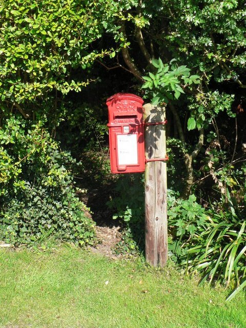 Turnworth: postbox № DT11 48, Home Farm