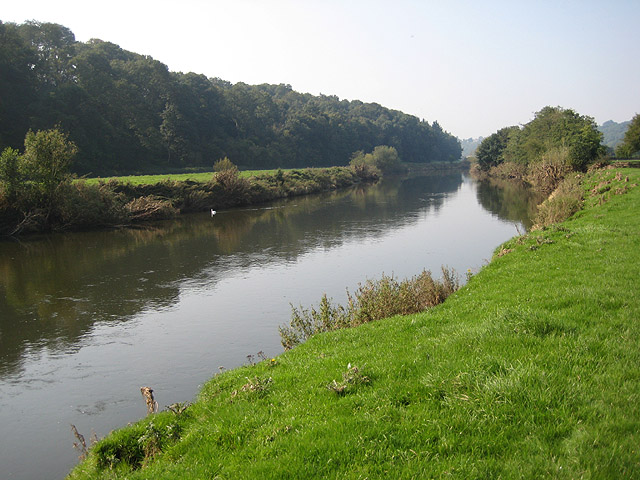 Downstream towards Hoarwithy © Pauline E cc-by-sa/2.0 :: Geograph ...