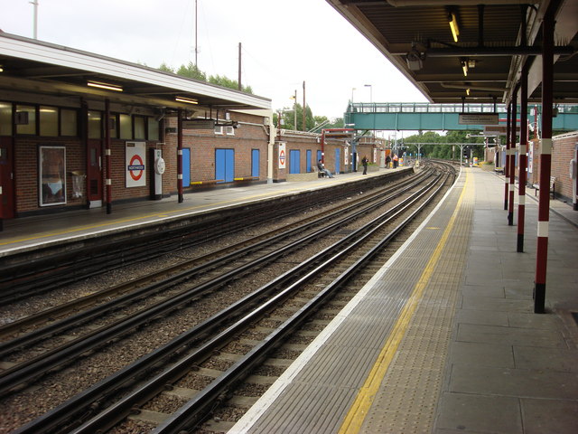 Northwood tube station, Northbound platform