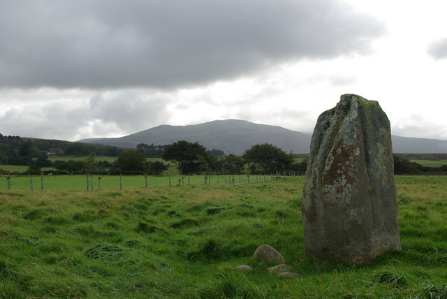 Standing Stone near Machrie golf course © Leslie Barrie :: Geograph ...