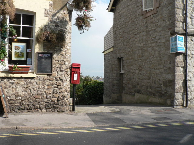 Lyme Regis: postbox № DT7 36, Silver Street