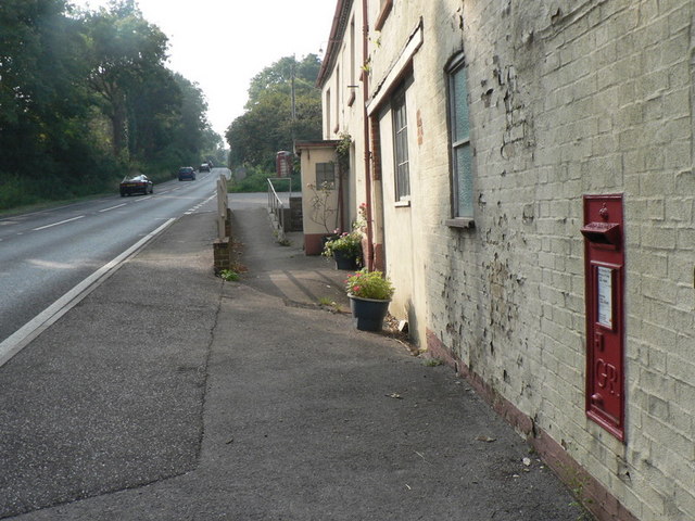 Symondsbury: postbox № DT6 44, West Road