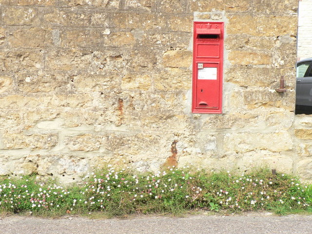 Uploders: postbox № DT6 9