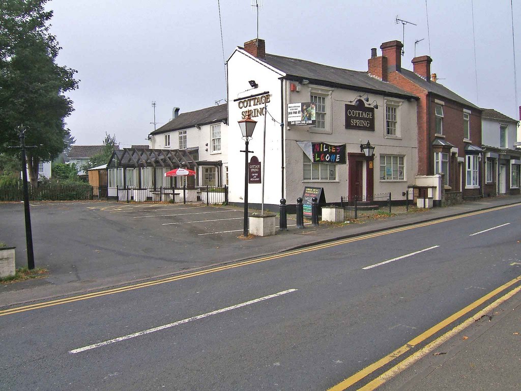 Cottage Spring, 73 Bridgnorth Road,... © P L Chadwick cc-by-sa/2.0 ...