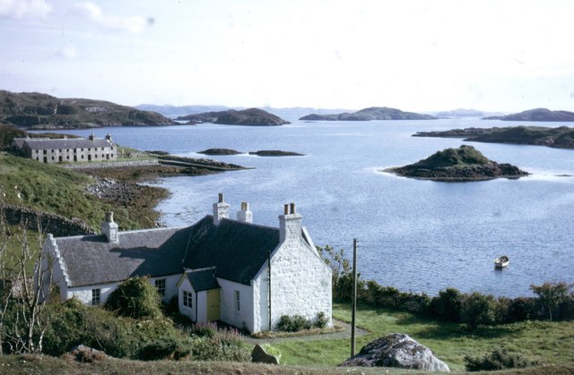 Badcall Bay © Sarah Charlesworth cc-by-sa/2.0 :: Geograph Britain and ...