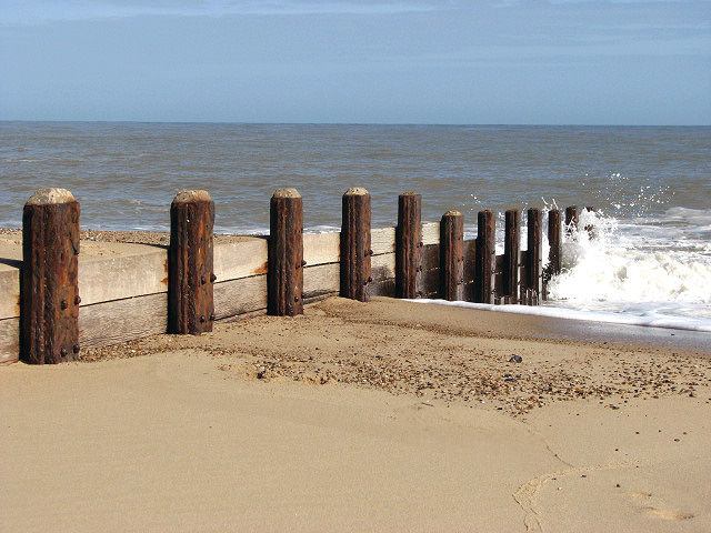 a-simple-groyne-evelyn-simak-geograph-britain-and-ireland